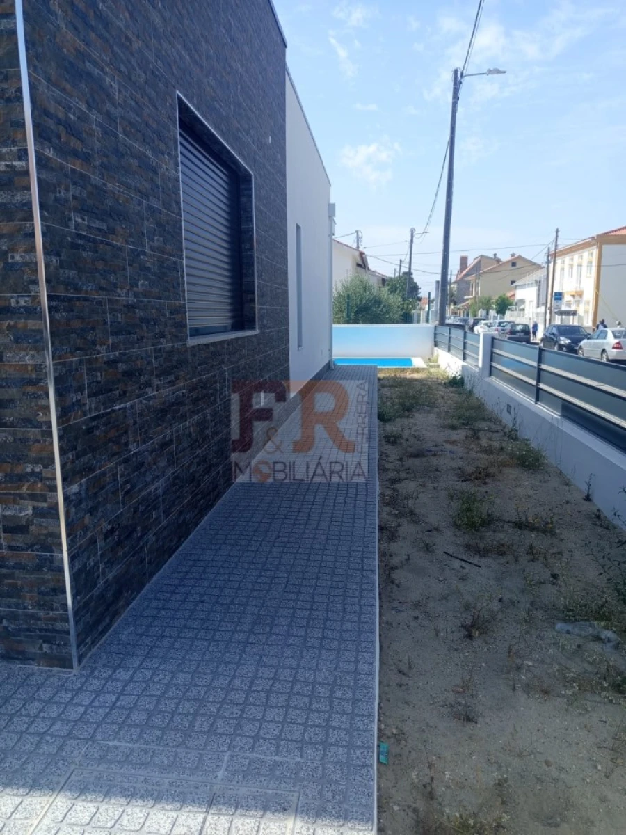 Moradia T3 para Venda em Quinta do Conde Foto 37