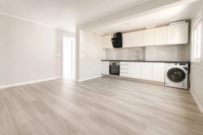 Apartamento T3 para Venda em Laranjeiro e Feijó