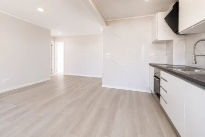 Apartamento T3 para Venda em Laranjeiro e Feijó