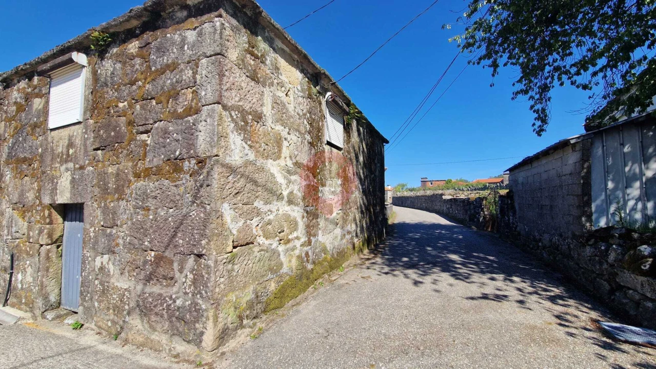 Moradia T1 para Venda em Anhões e Luzio Foto 3