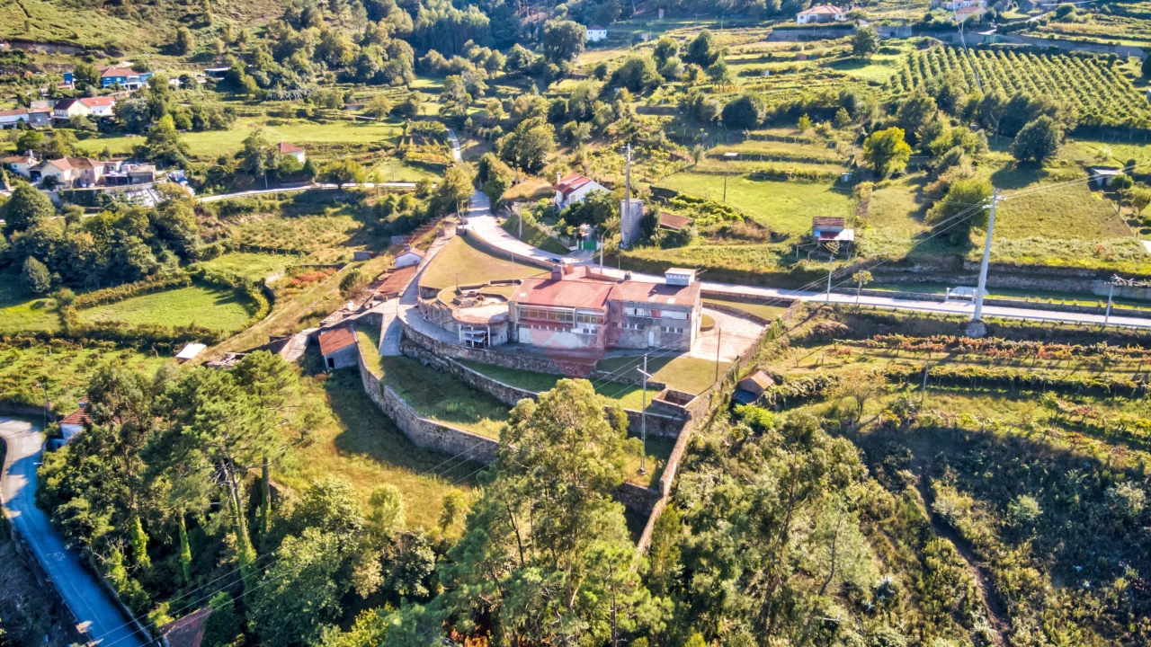 Quinta T4 para Venda em Chaviães e Paços Foto 3