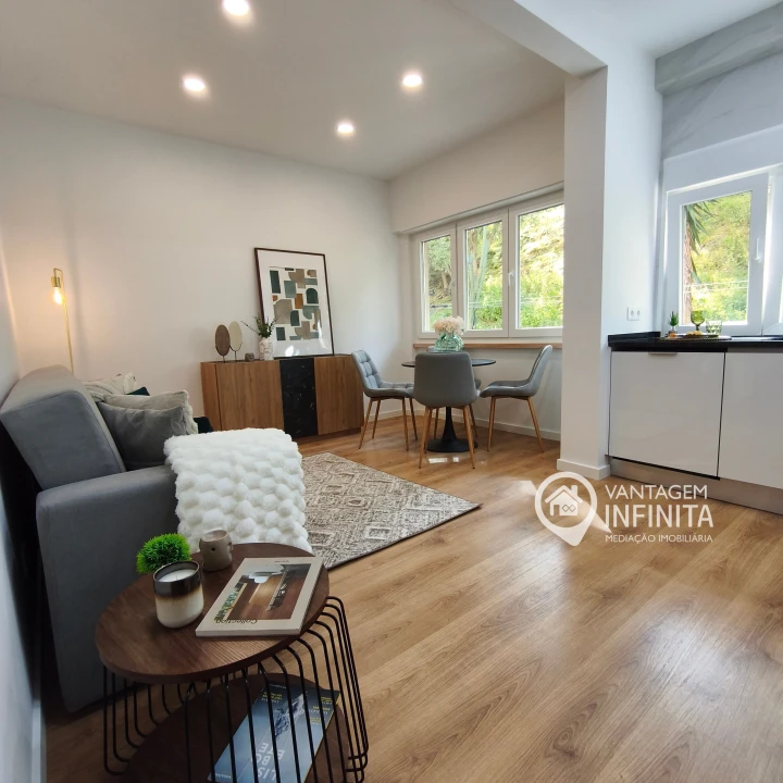 Apartamento T2 para Venda em Benfica Foto 3