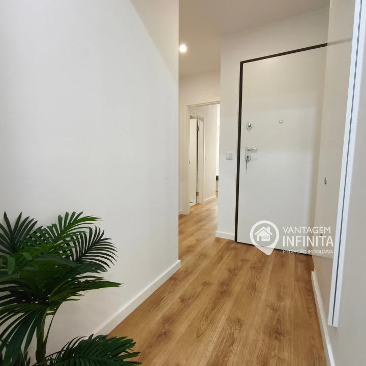 Apartamento T2 para Venda em Benfica Foto 1