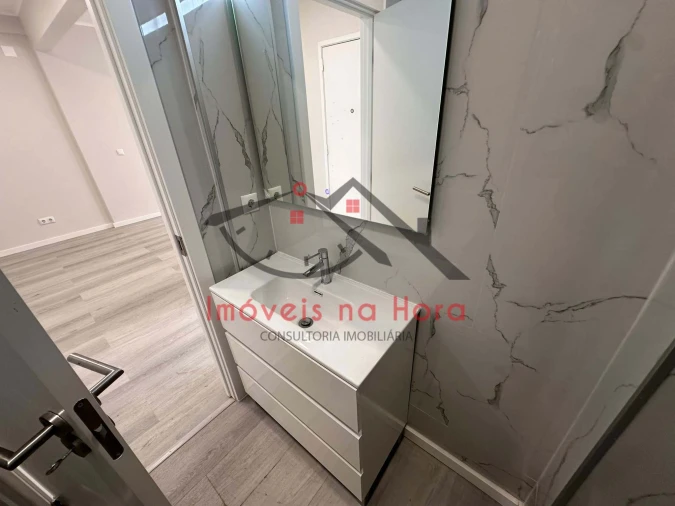 Apartamento T1 para Venda em Águas Livres Foto 8