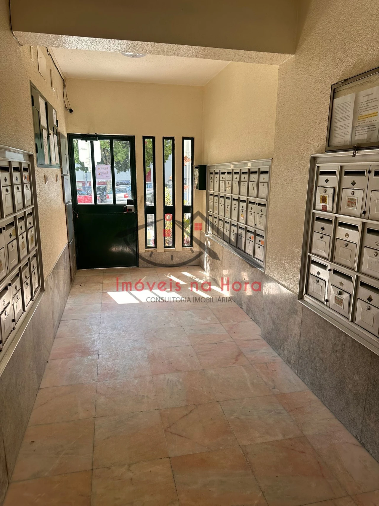 Apartamento T1 para Venda em Águas Livres Foto 1
