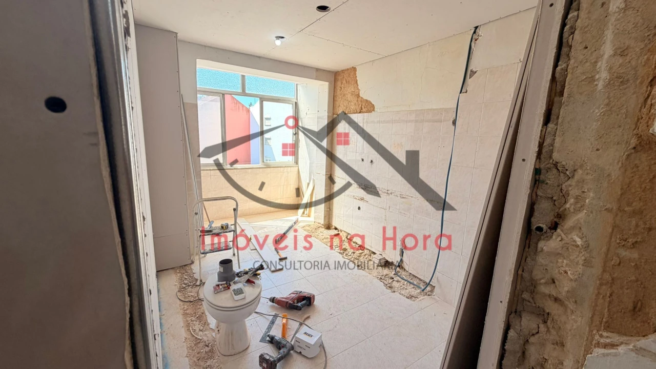 Apartamento T2 para Venda em Odivelas Foto 13