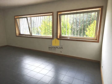 Armazém para Arrendamento em Cidade da Maia
