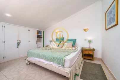 Moradia T4 para Venda em Loule (São Clemente)