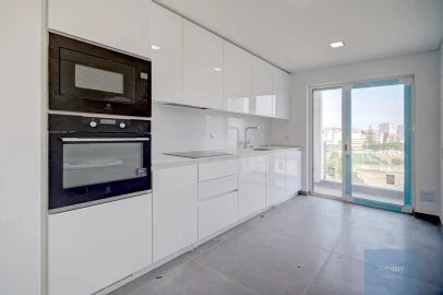Apartamento T3 para Venda em Carcavelos e Parede