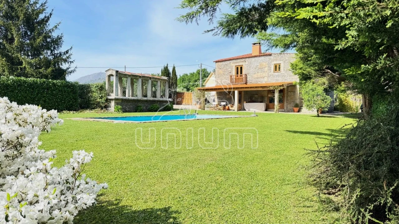 Moradia T4 para Venda em Montaria Foto 1
