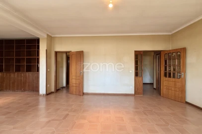 Apartamento T4 para Venda em Ramalde