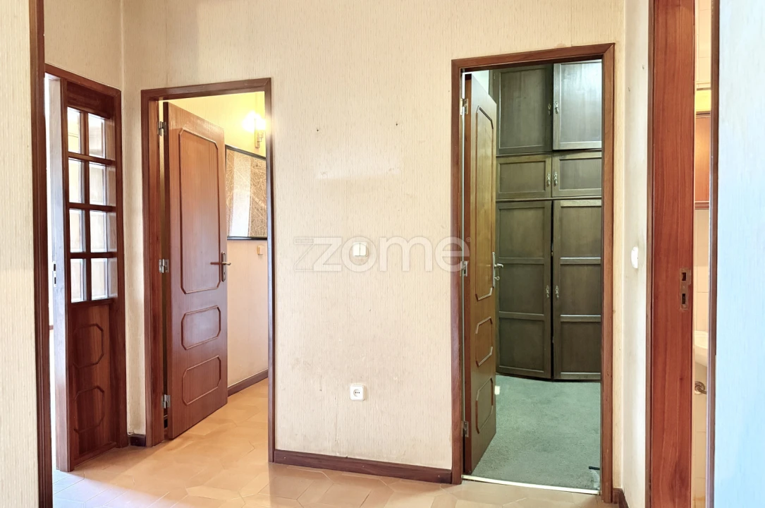 Apartamento T4 para Venda em Ramalde Foto 7