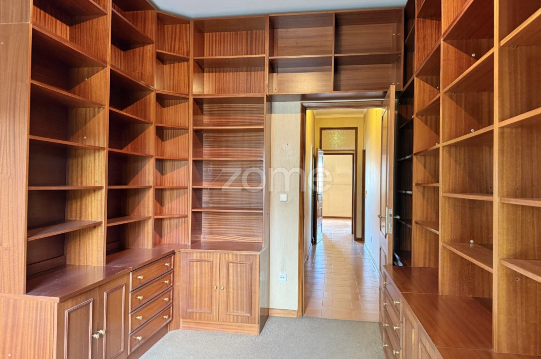 Apartamento T4 para Venda em Ramalde Foto 31