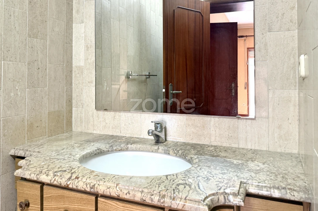 Apartamento T4 para Venda em Ramalde Foto 34