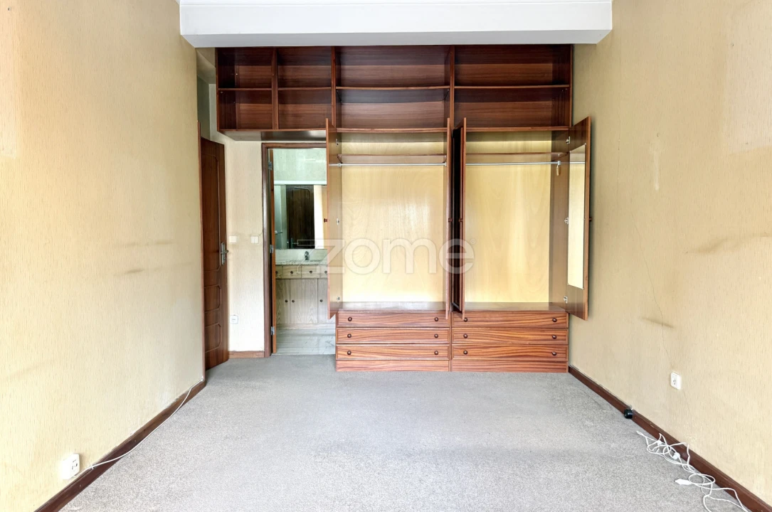 Apartamento T4 para Venda em Ramalde Foto 33