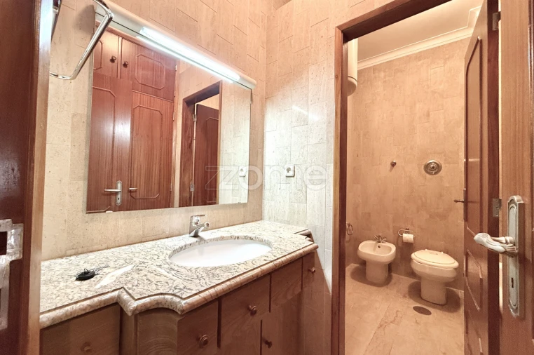 Apartamento T4 para Venda em Ramalde Foto 25