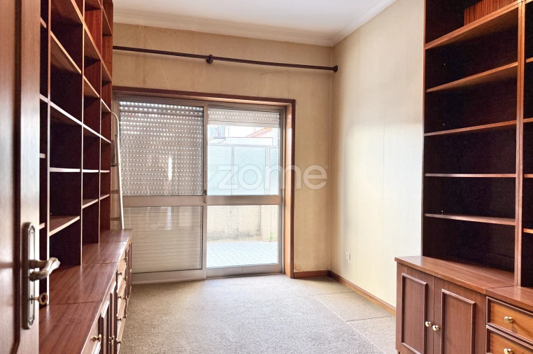 Apartamento T4 para Venda em Ramalde Foto 30