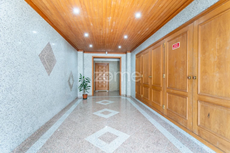 Apartamento T2 para Venda em Mafamude e Vilar do Paraíso Foto 42