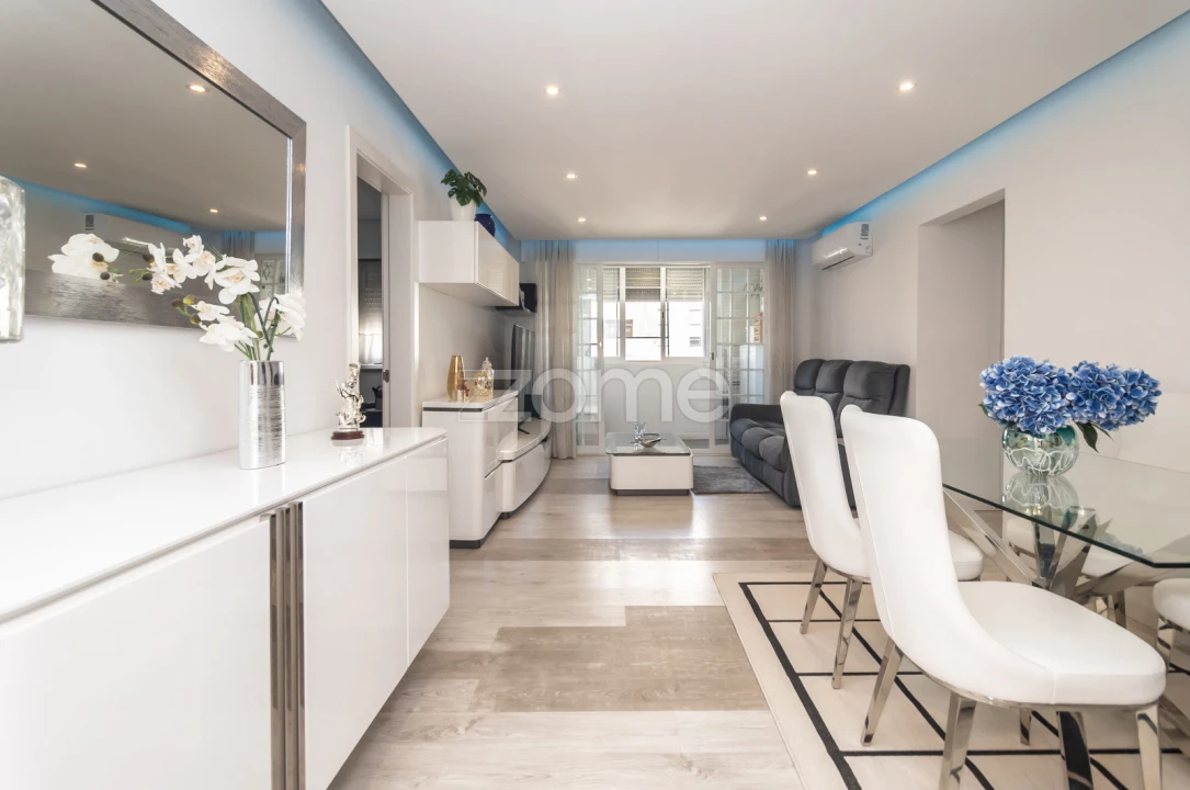 Apartamento T4 para Venda em Corroios Foto 1
