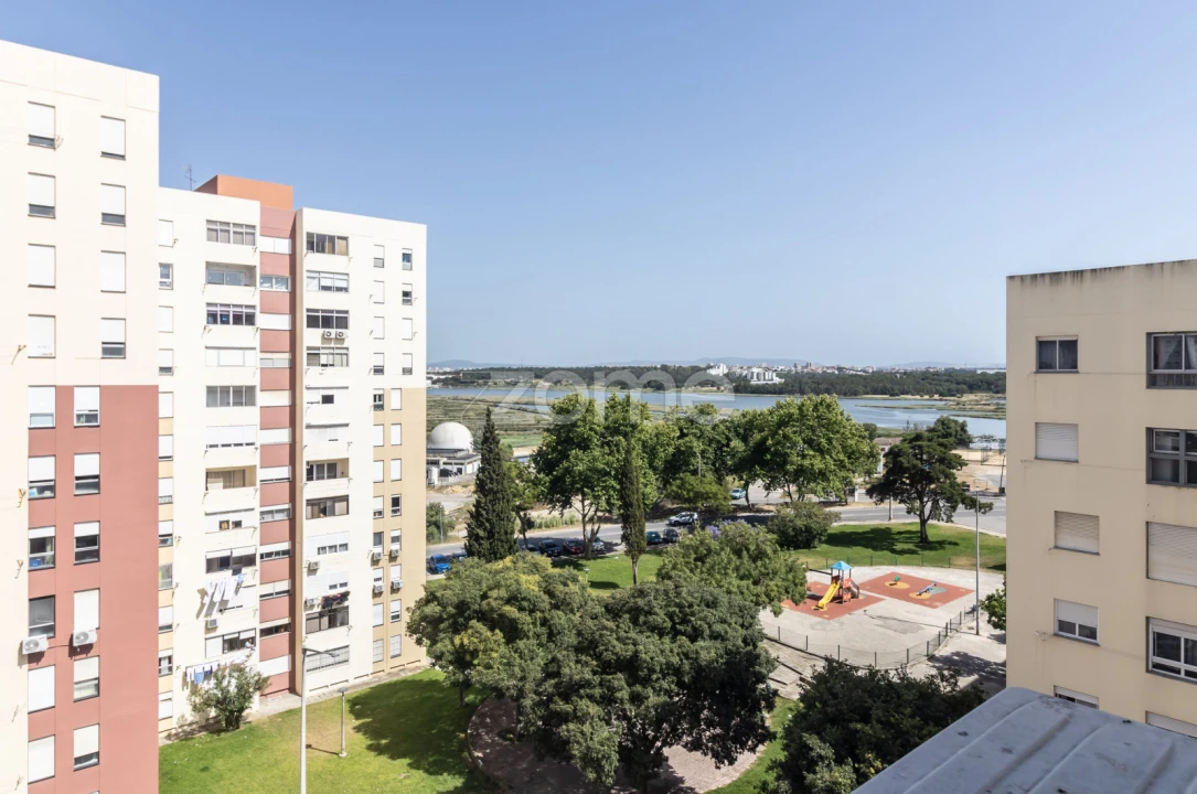 Apartamento T4 para Venda em Corroios Foto 19