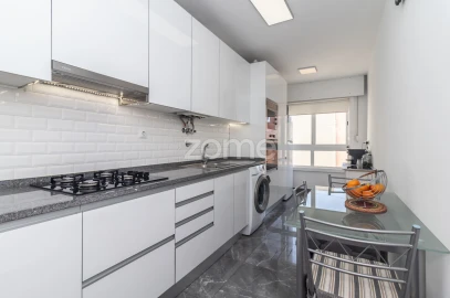 Apartamento T4 para Venda em Corroios