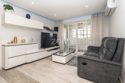 Apartamento T4 para Venda em Corroios