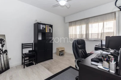 Apartamento T4 para Venda em Corroios