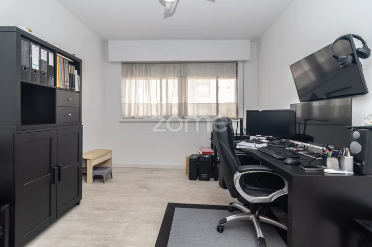 Apartamento T4 para Venda em Corroios Foto 11