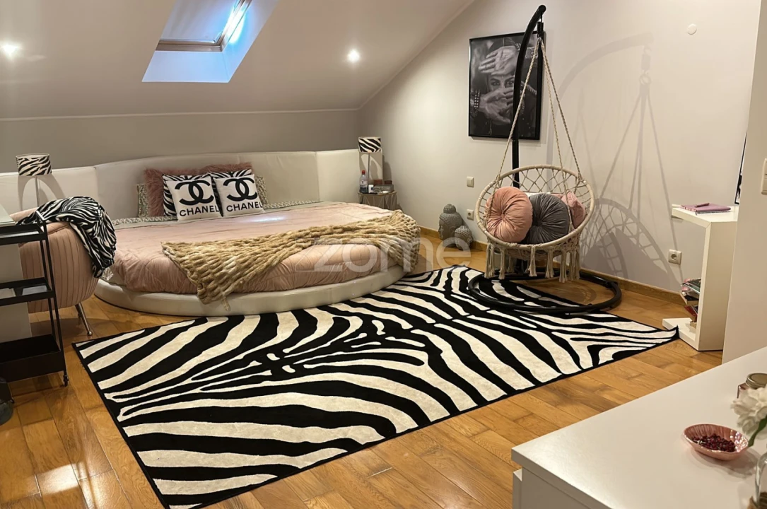 Apartamento T6 para Venda em Queluz e Belas Foto 1