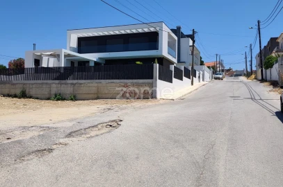Terreno para Venda em Charneca de Caparica e Sobreda