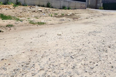 Terreno para Venda em Charneca de Caparica e Sobreda