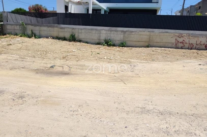 Terreno para Venda em Charneca de Caparica e Sobreda