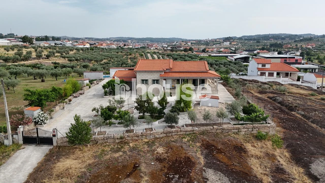 Moradia T4 para Venda em Valpaços e Sanfins Foto 1