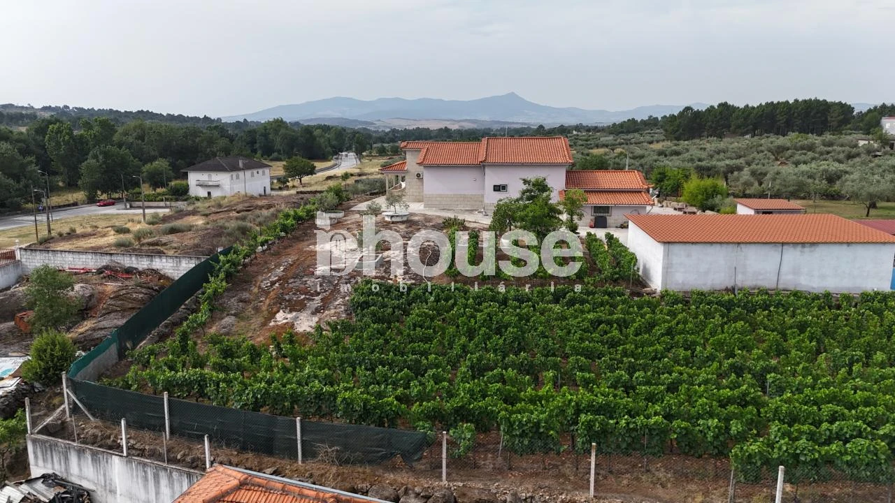 Moradia T4 para Venda em Valpaços e Sanfins Foto 3