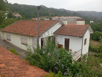 Moradia T3 para Venda em Campelo e Ovil