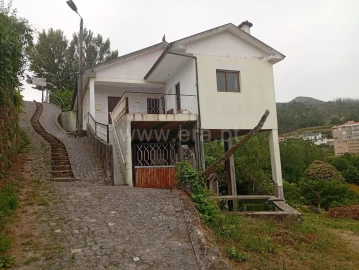 Moradia T3 para Venda em Campelo e Ovil