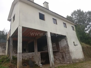 Moradia T3 para Venda em Campelo e Ovil