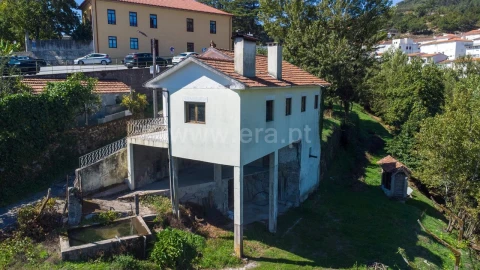 Moradia T3 para Venda em Campelo e Ovil