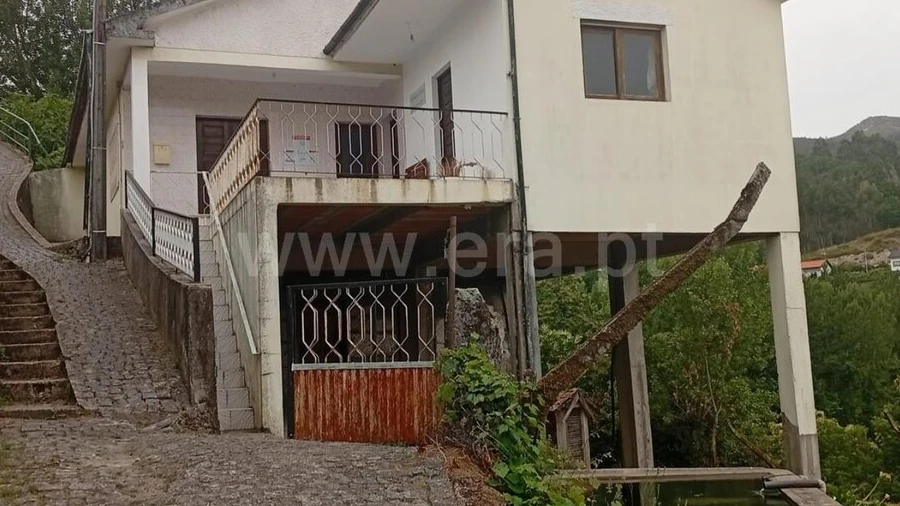 Moradia T3 para Venda em Campelo e Ovil