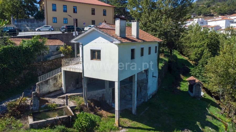 Moradia T3 para Venda em Campelo e Ovil