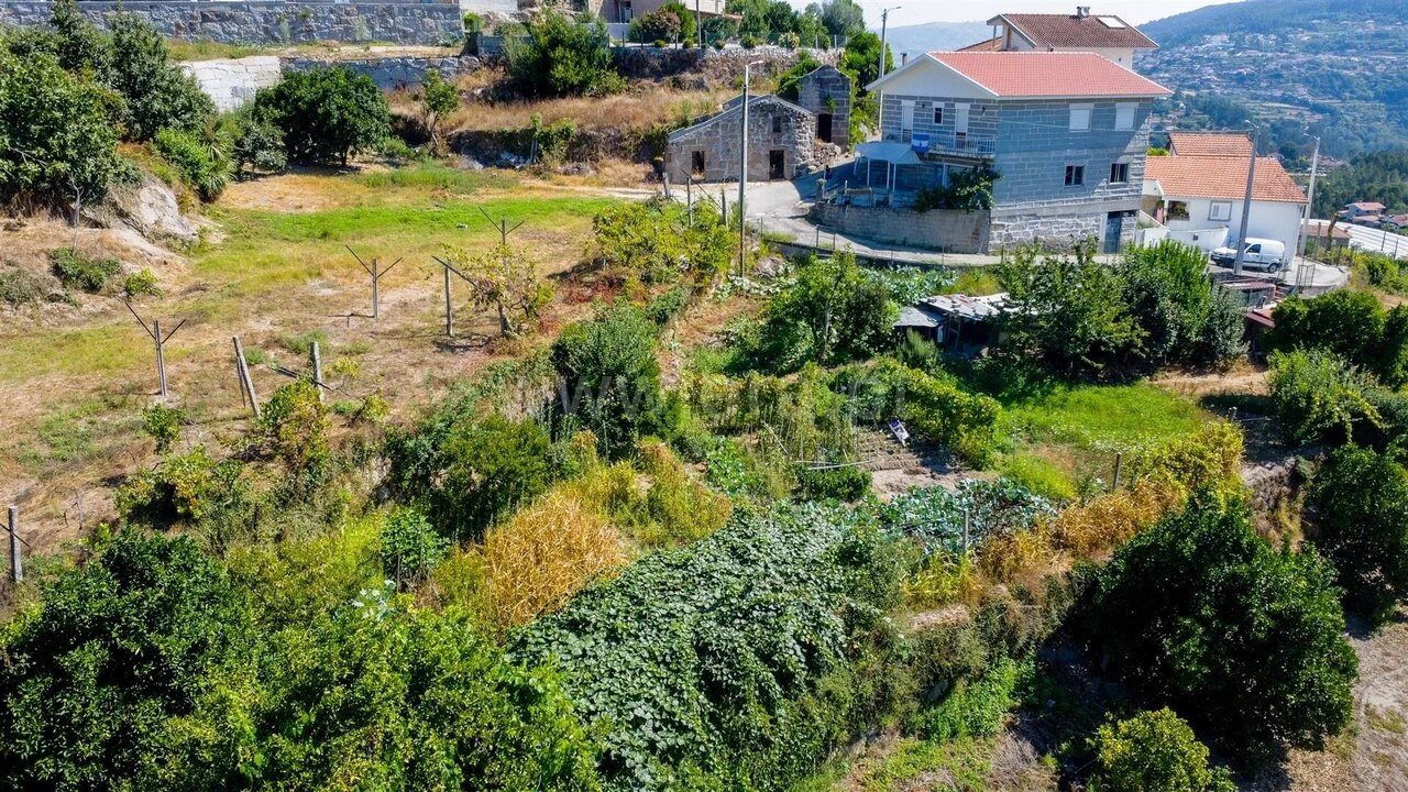 Terreno para Venda em Fornos Foto 1
