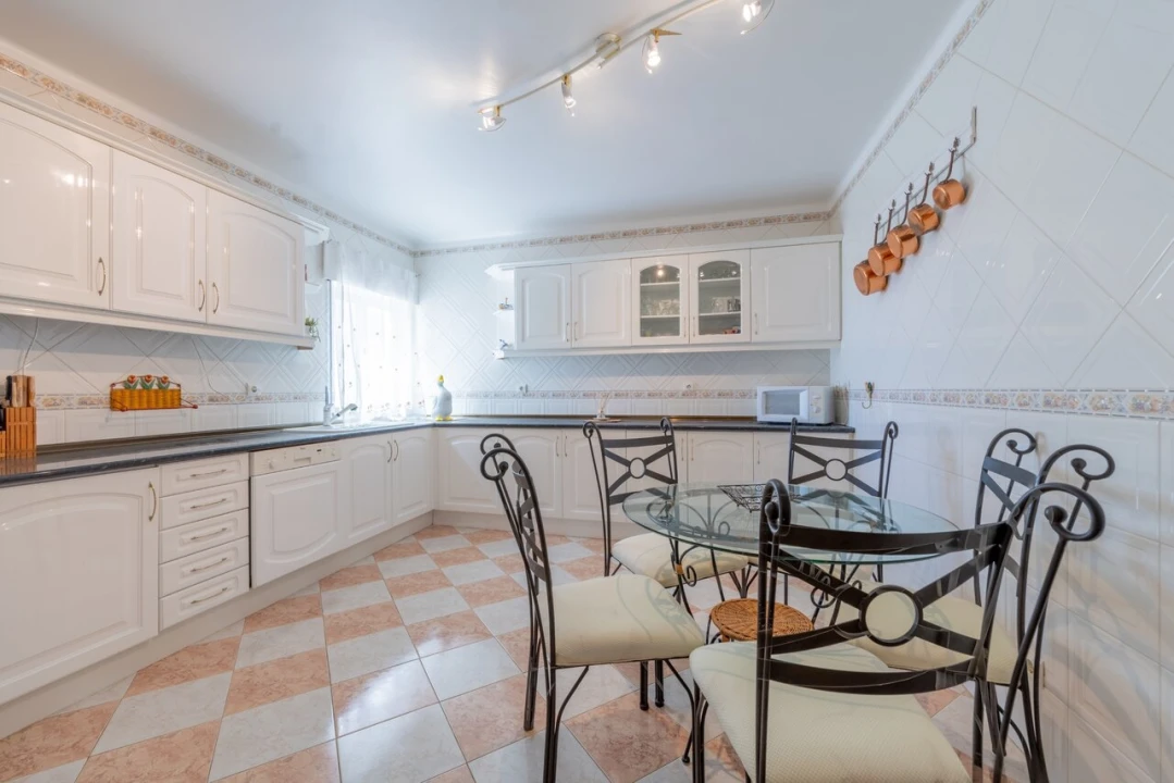 Apartamento T4 para Venda em Quarteira Foto 14