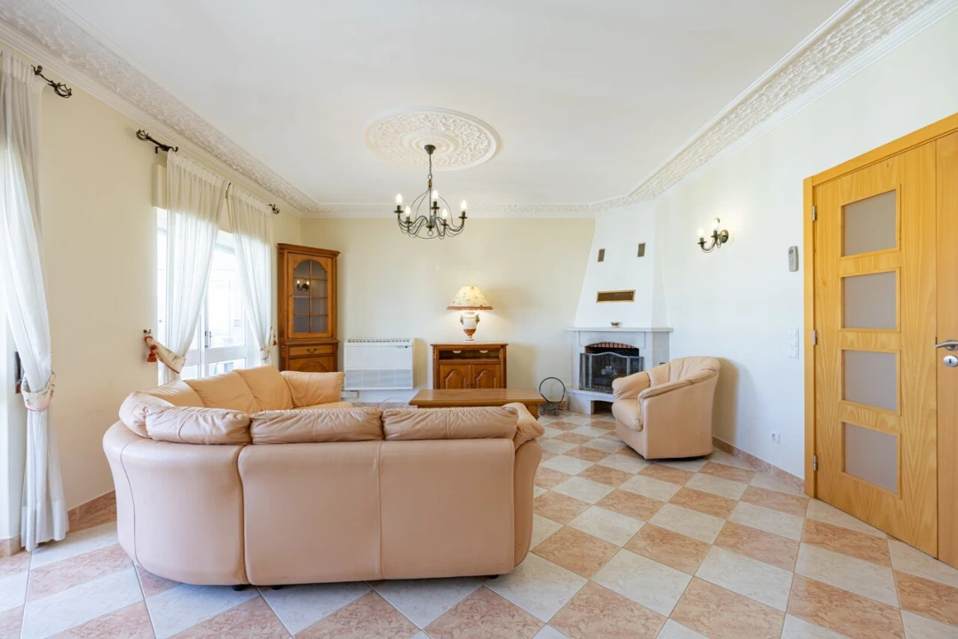 Apartamento T4 para Venda em Quarteira Foto 4
