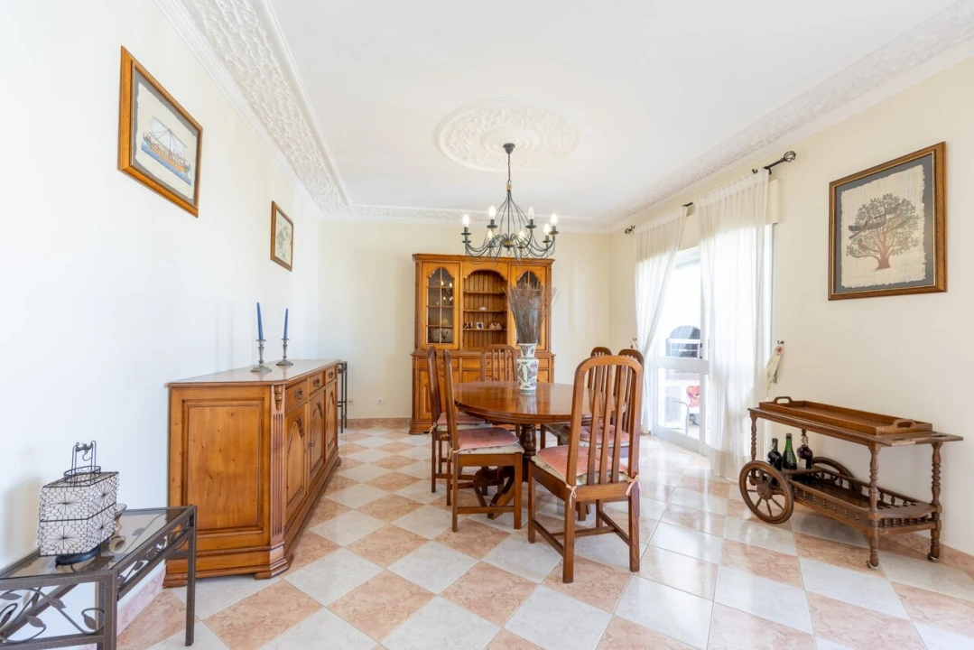 Apartamento T4 para Venda em Quarteira Foto 5