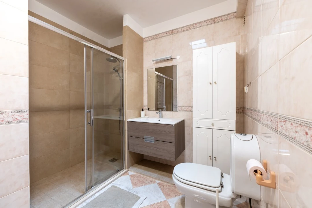 Apartamento T4 para Venda em Quarteira Foto 21