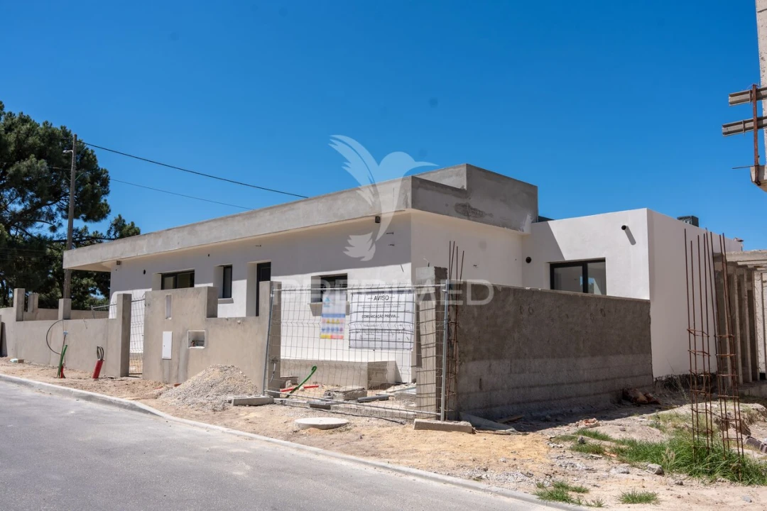 Moradia T3 para Venda em Fernao Ferro Foto 1