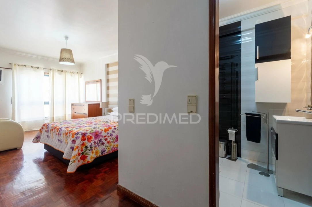 Apartamento T3 para Venda em Massamá e Monte Abraão Foto 10