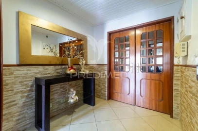 Apartamento T3 para Venda em Massamá e Monte Abraão