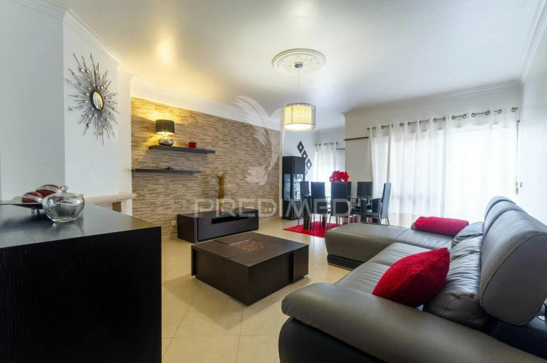 Apartamento T3 para Venda em Massamá e Monte Abraão Foto 1