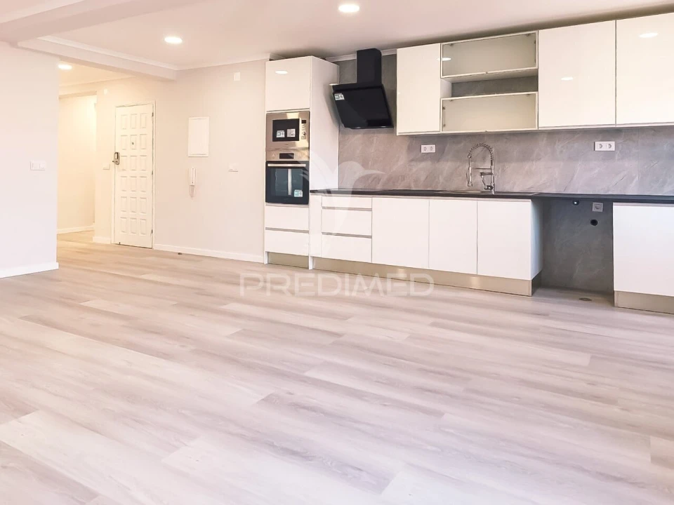 Apartamento T4 para Venda em Amora Foto 7